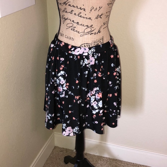 LC Lauren Conrad Dresses & Skirts - 🔴. 🍀 Lauren Conrad Floral Skirt